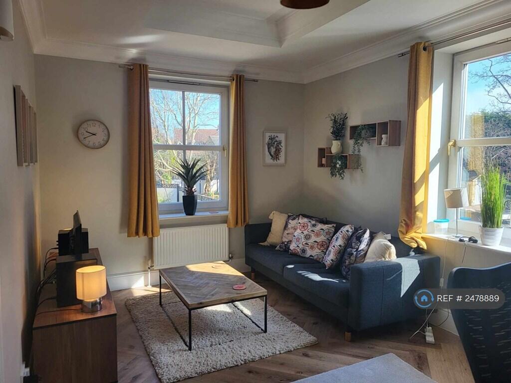 Main image of property: Spen Lane, Leeds, LS16