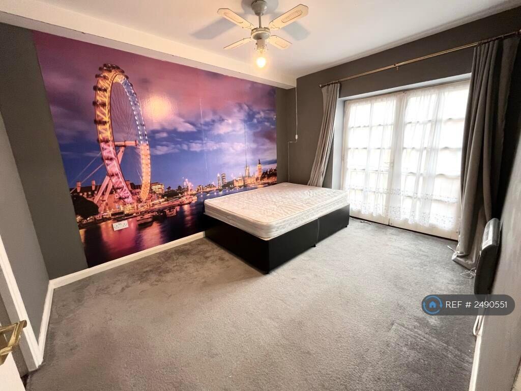 Main image of property: Merchants Court, Bedford, MK42
