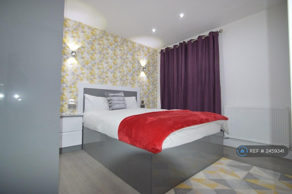 Main image of property: Cross Street, Reading, RG1