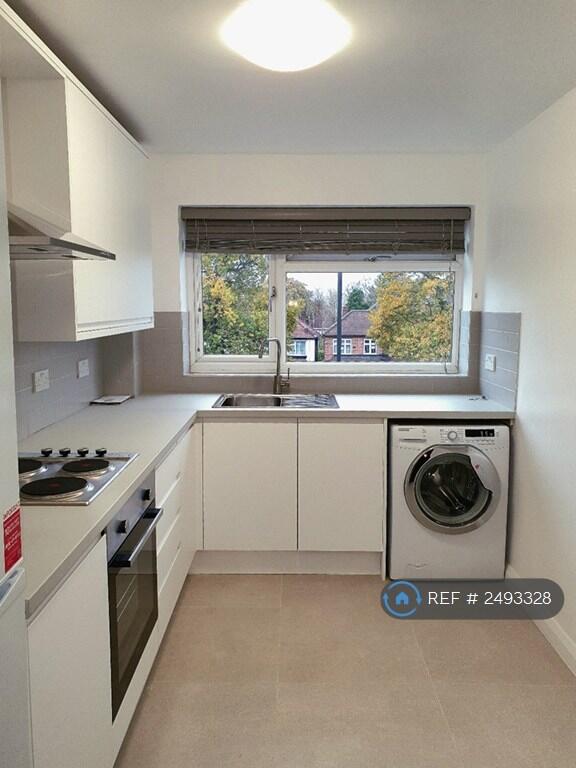 Main image of property: Windsor Court, London N14 5Ht, N14