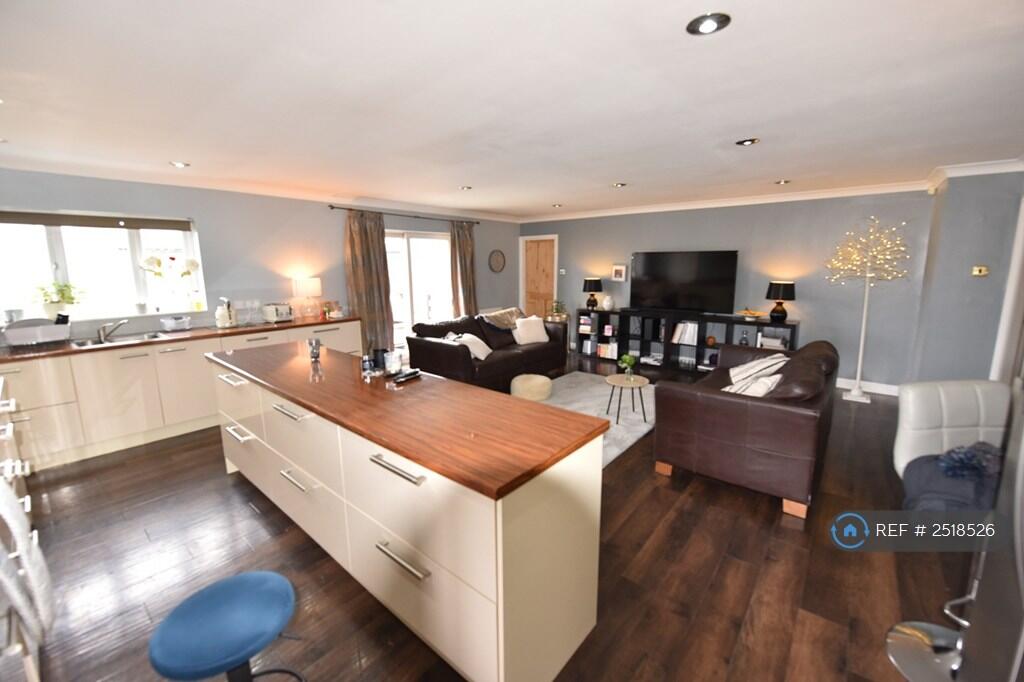 Main image of property: Whingate Green, Leeds, LS12
