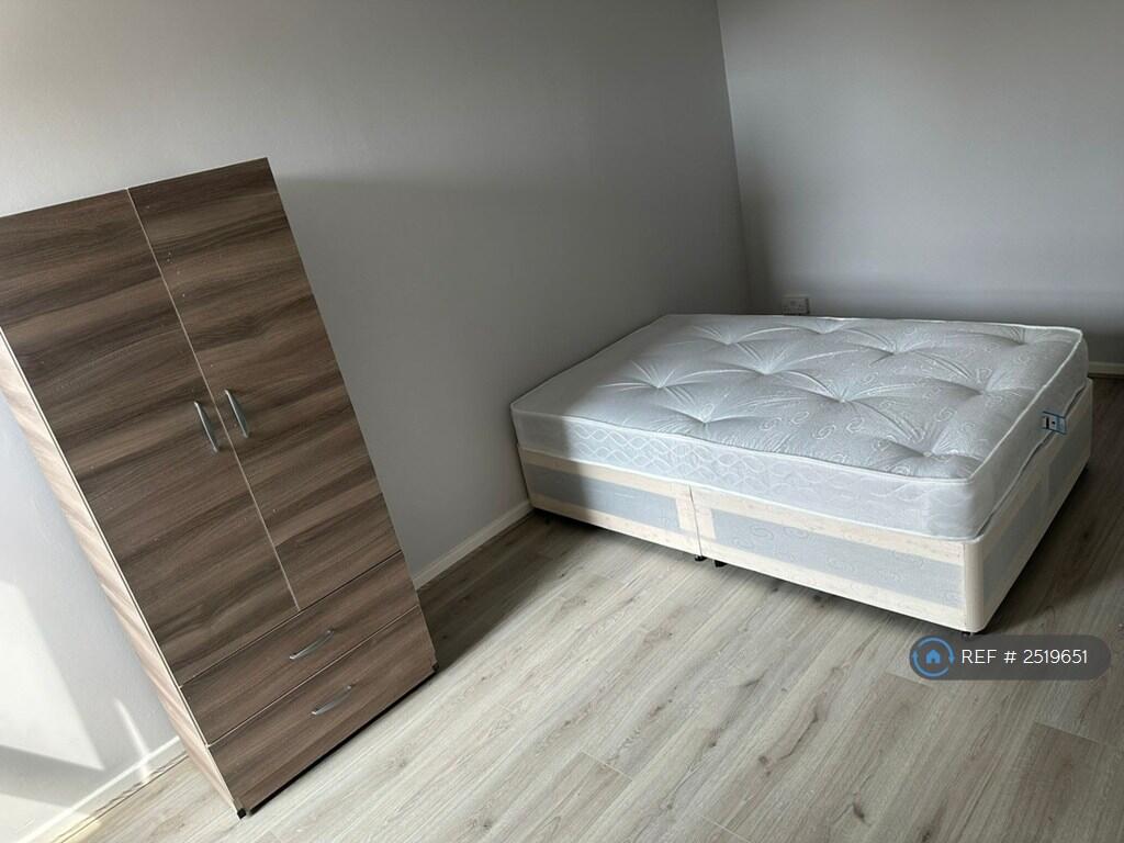 Main image of property: Elizabeth Way, Basildon, SS15