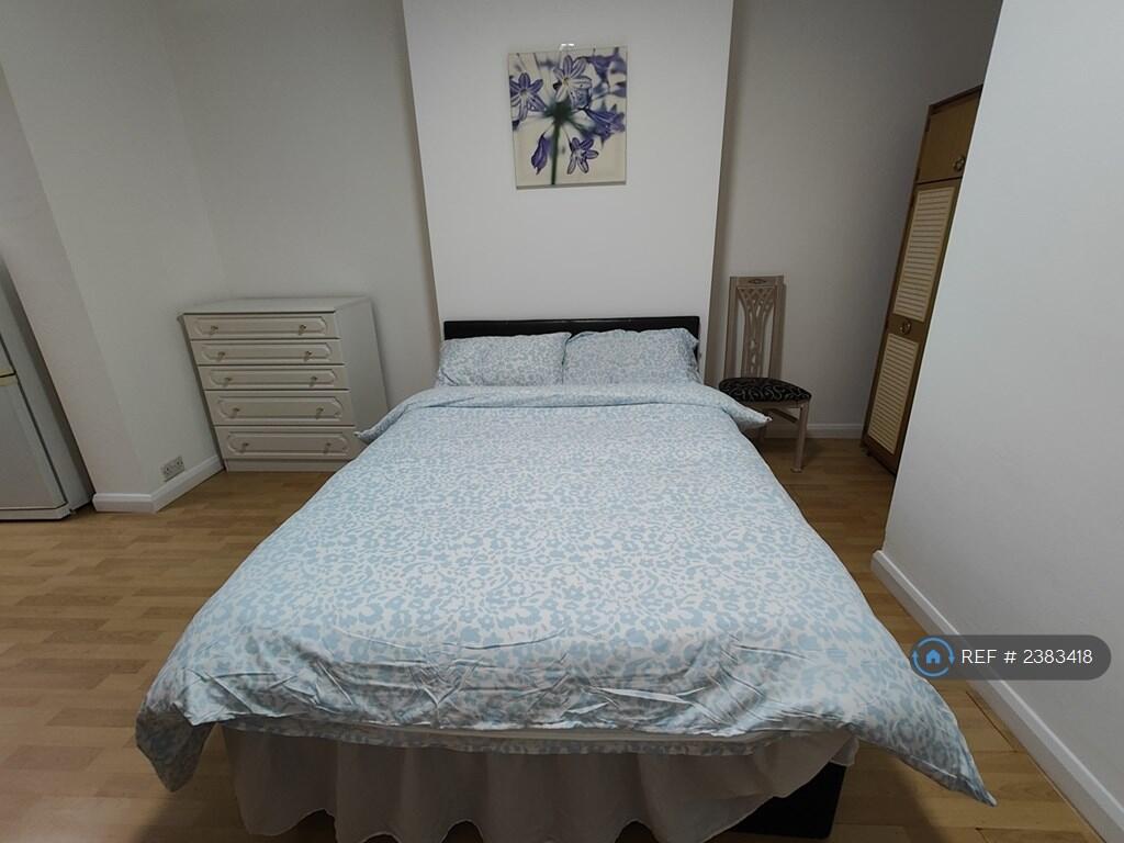 Main image of property: Malam Gardens, London, E14