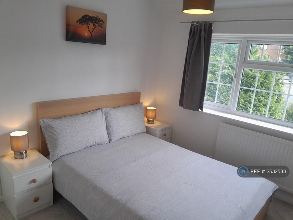 Main image of property: Gaywood Avenue, Cheshunt, EN8