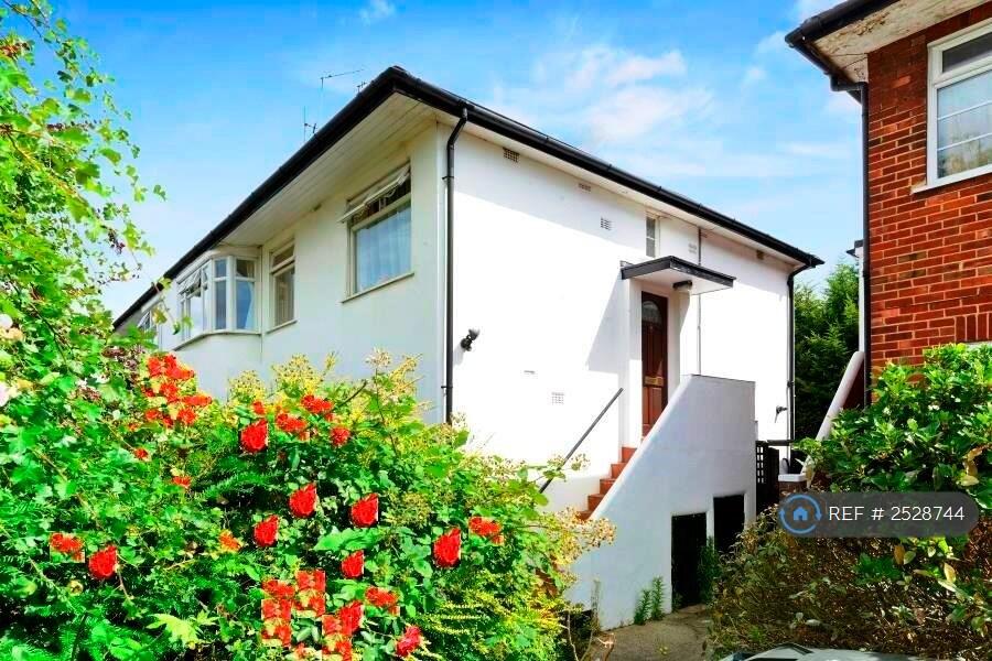 Main image of property: Cavendish Avenue, London, W13