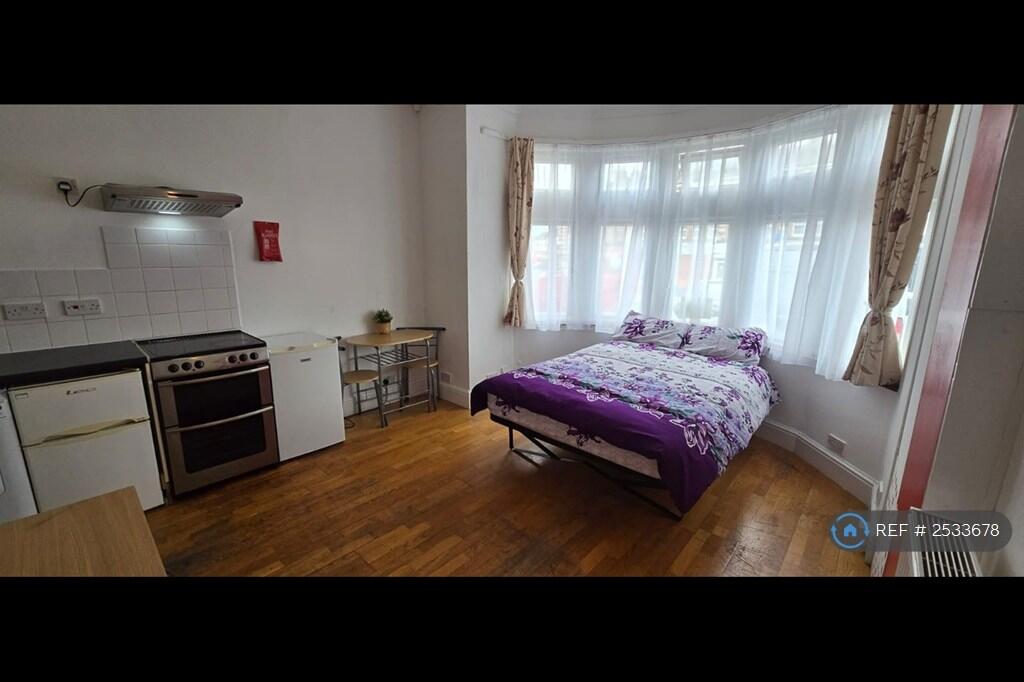 Main image of property: Green Lanes, London, N13