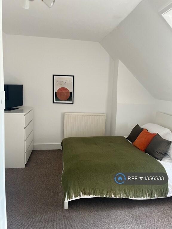 Main image of property: Kensington Road, Reading, RG30