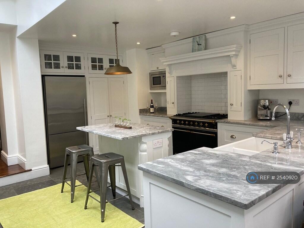 Main image of property: Parsonage Street, Cambridge, CB5
