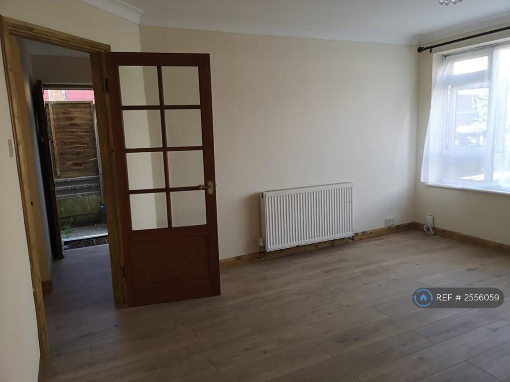 Main image of property: Fairlawn Close, London, N14