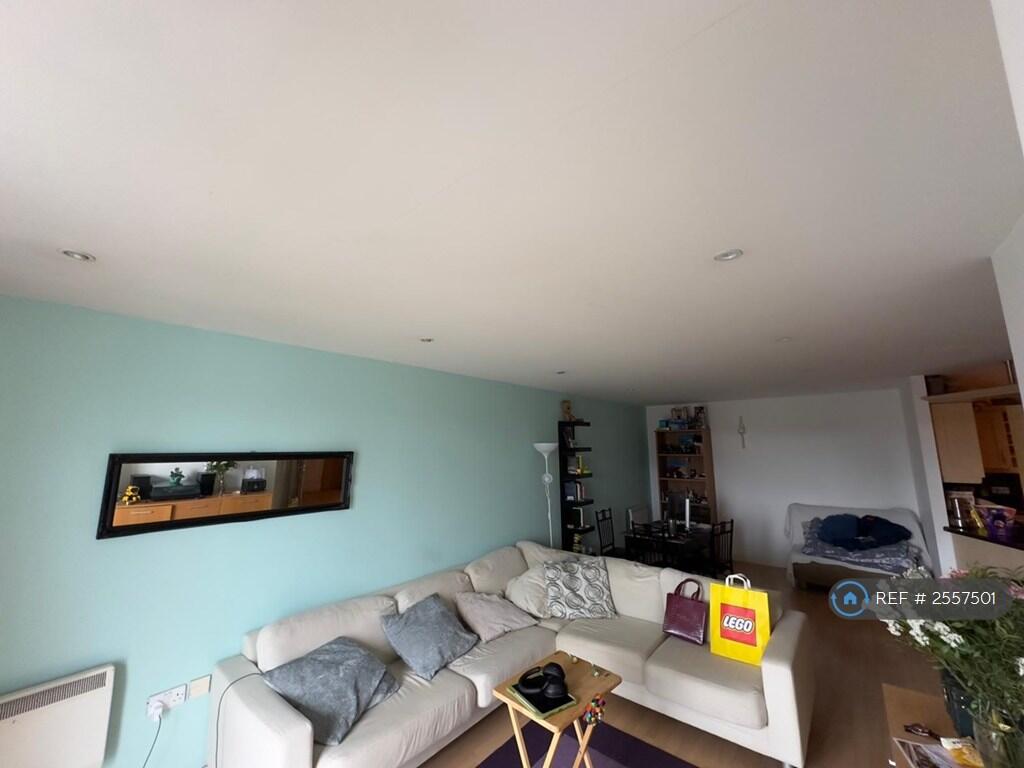 Main image of property: The Quays, Manchester, M50