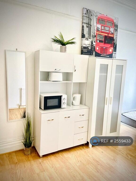 Main image of property: Cromwell Hill, Luton, LU2