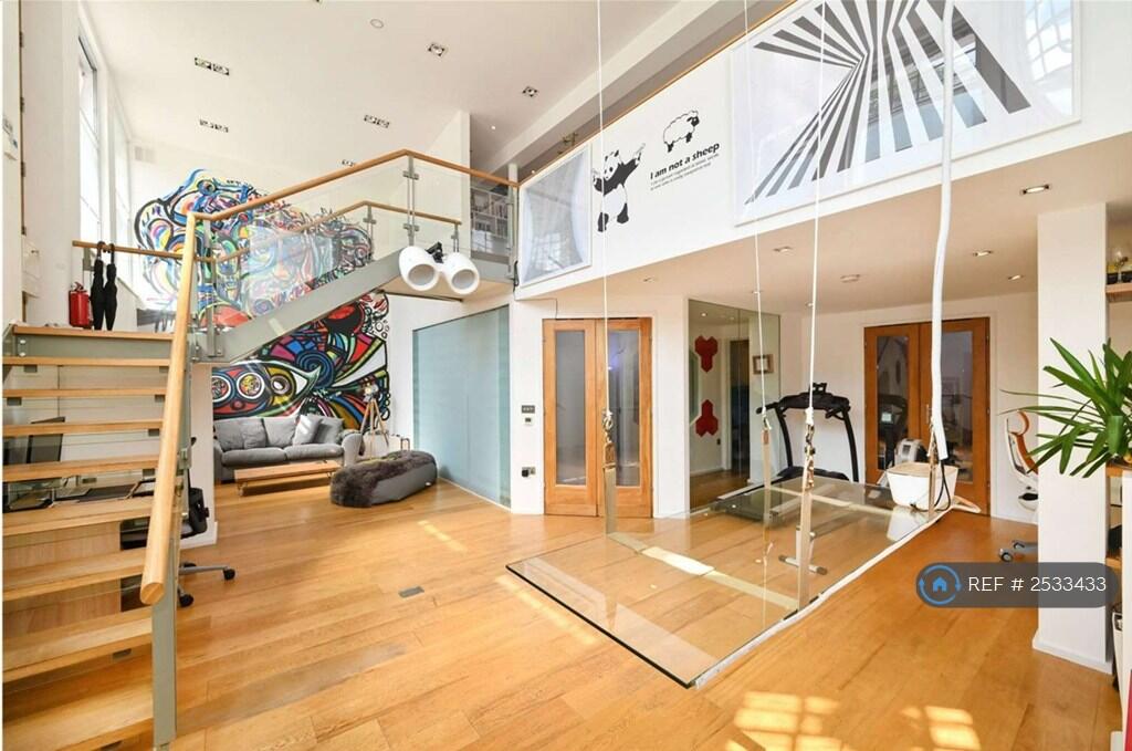 Main image of property: Manchester Road, London, E14