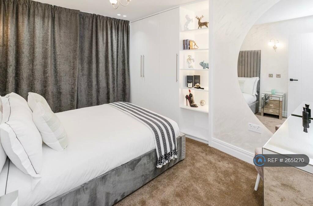 Main image of property: Darkes Lane, Potters Bar, EN6