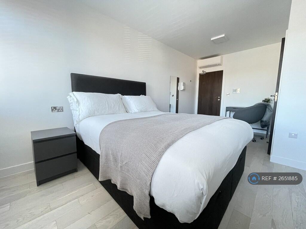 Main image of property: Regents Park Road, London, N3