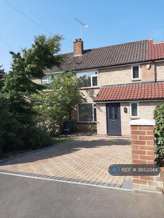 Main image of property: Middlemoor Road, Frimley, GU16