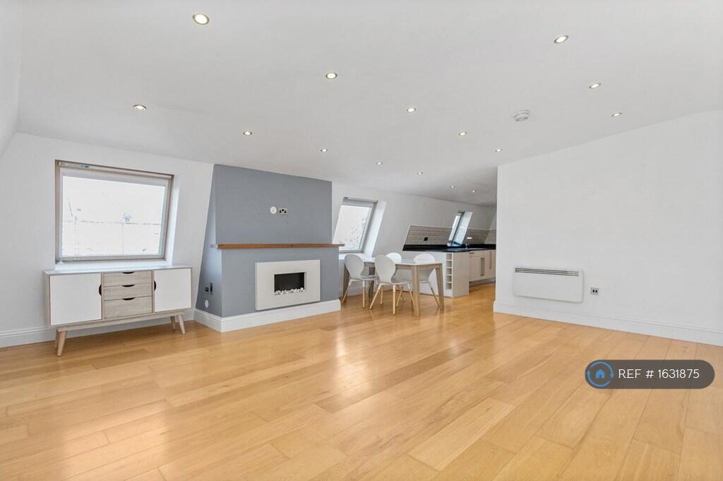 Main image of property: Hazeltree Lodge, London, N13