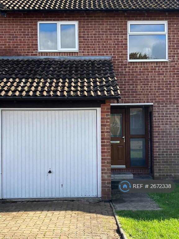 Main image of property: Woodglade Close, Southampton, SO40