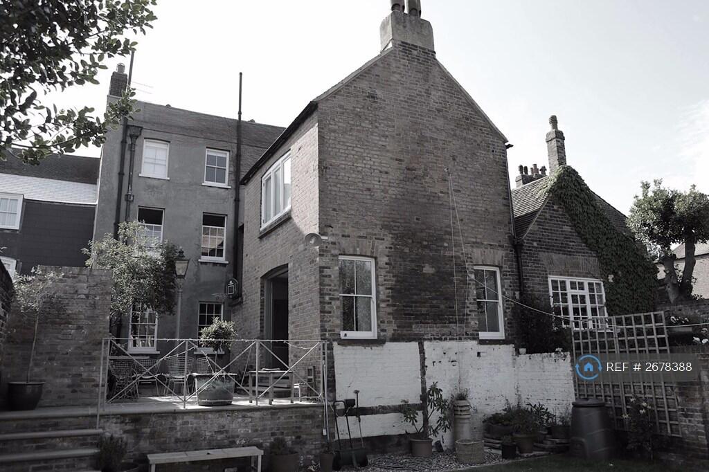 Main image of property: Mansion Row, Gillingham, ME7