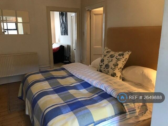 Main image of property: Kings Avenue, London, SW4