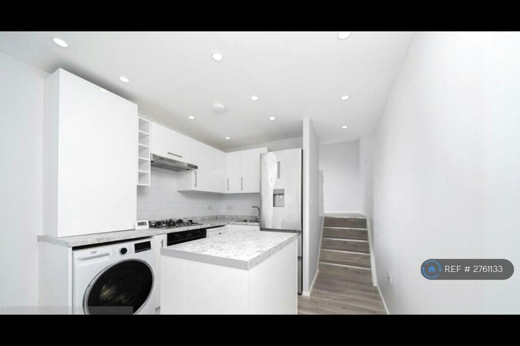 Main image of property: Ballards Lane, London, N3