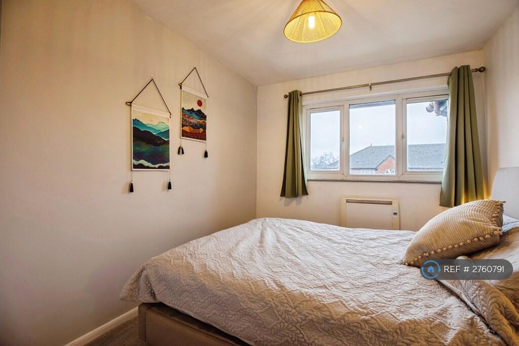 Main image of property: Peartree Avenue, London, SW17
