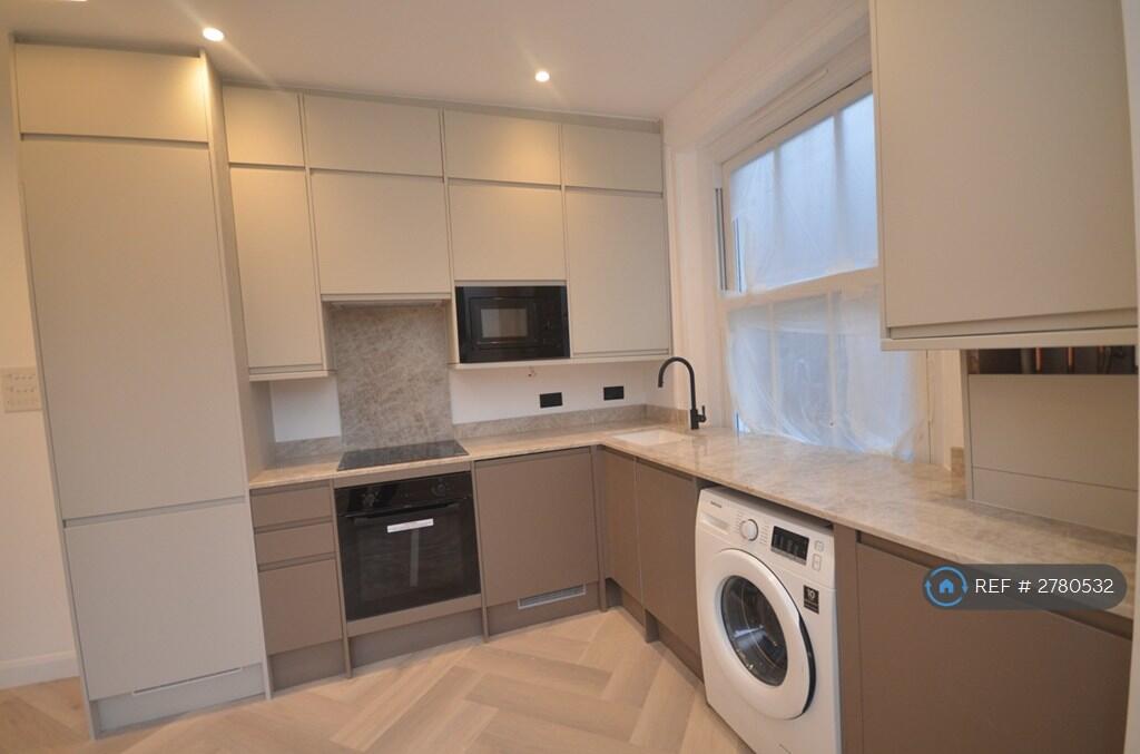 Main image of property: Lyndhurst Court, London, SE25