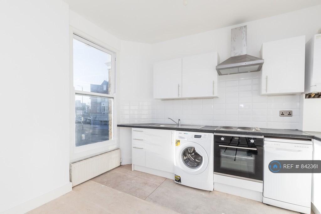 2 bedroom flat for rent in Archway Road, London, N6
