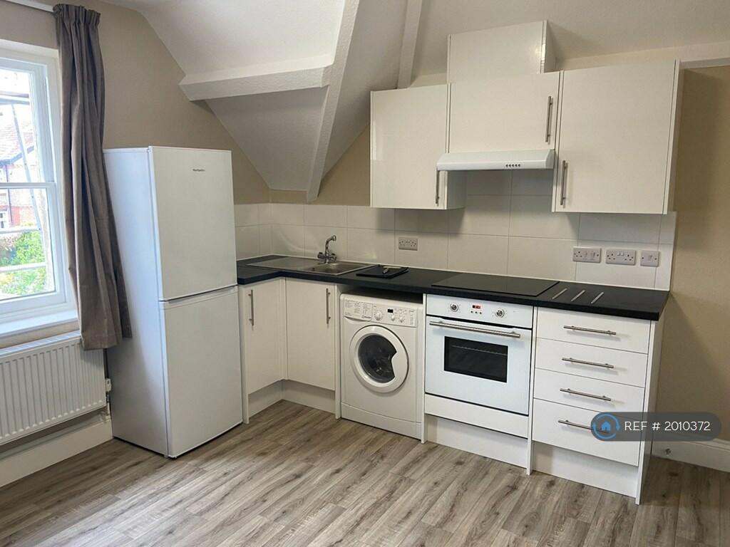 3 bedroom flat for rent in Walsingham Road, Bristol, BS6