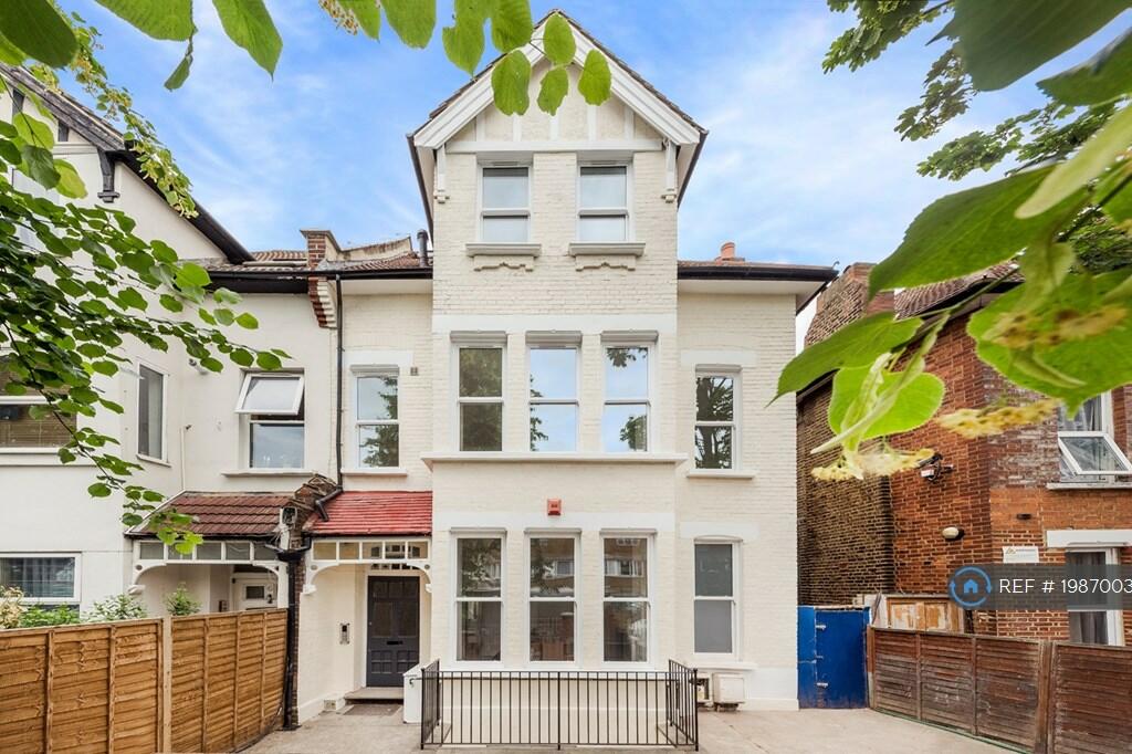 1 bedroom flat share for rent in Stanthorpe Road, London, SW16
