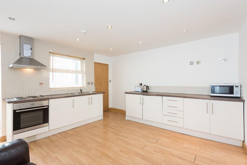 Main image of property: 22a North Lane, Leeds, West Yorkshire, LS6