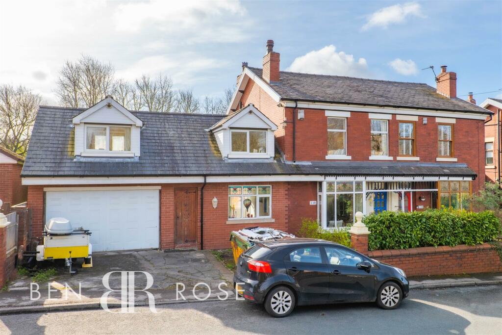 5 bedroom semidetached house for sale in Blackburn Road, Heapey