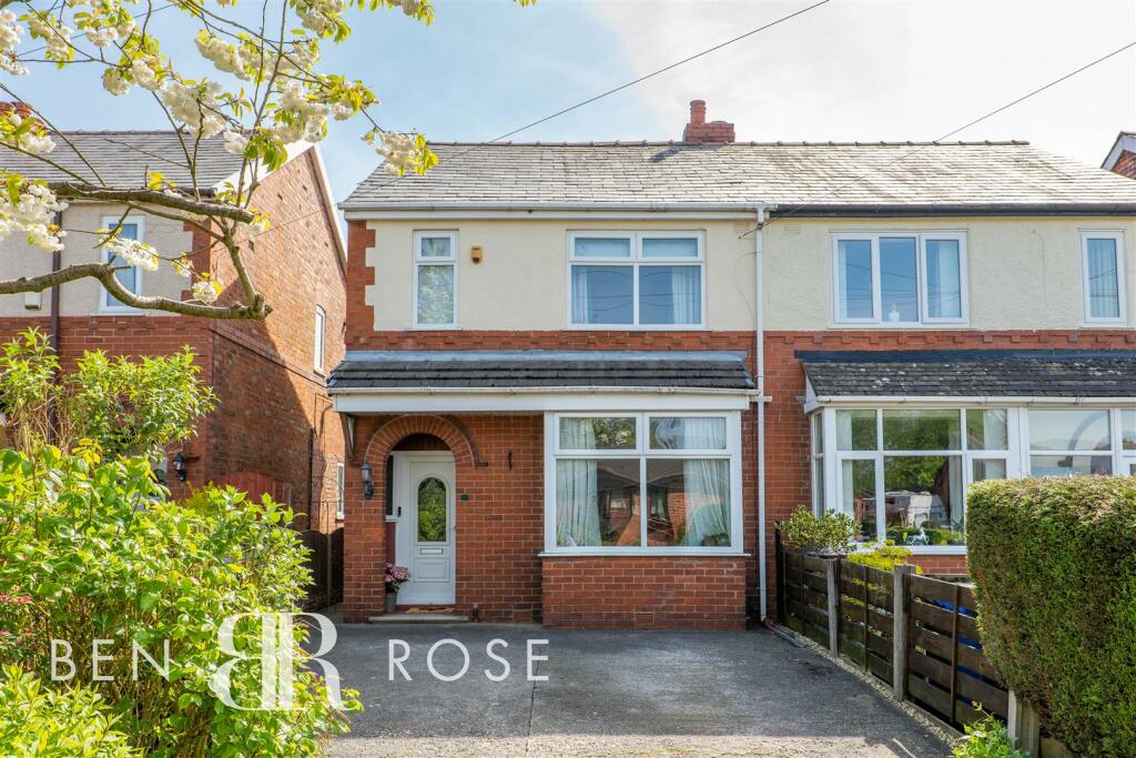 3 bedroom semidetached house for sale in New Road, Coppull, Chorley, PR7