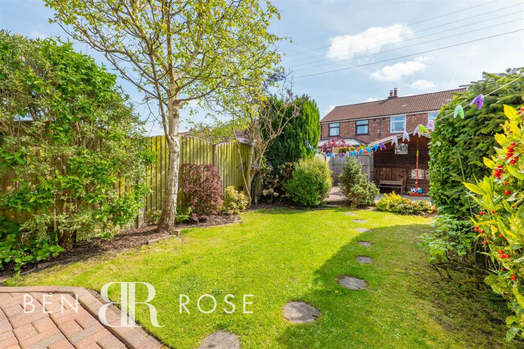 3 bedroom semidetached house for sale in New Road, Coppull, Chorley, PR7