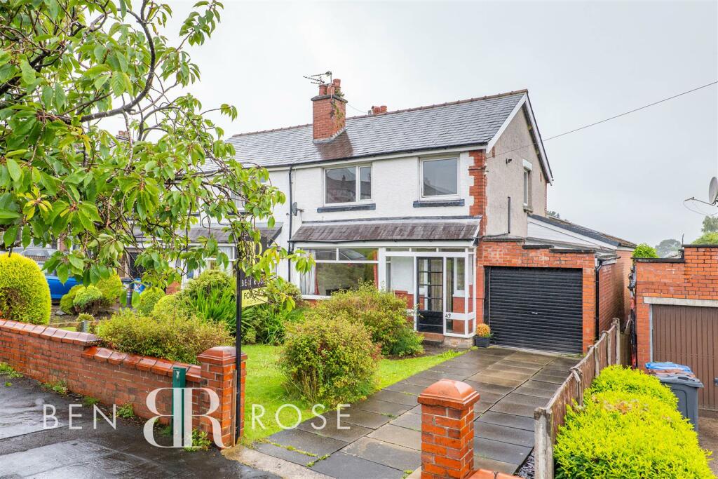 3 bedroom semidetached house for sale in Collingwood Road, Chorley, PR7
