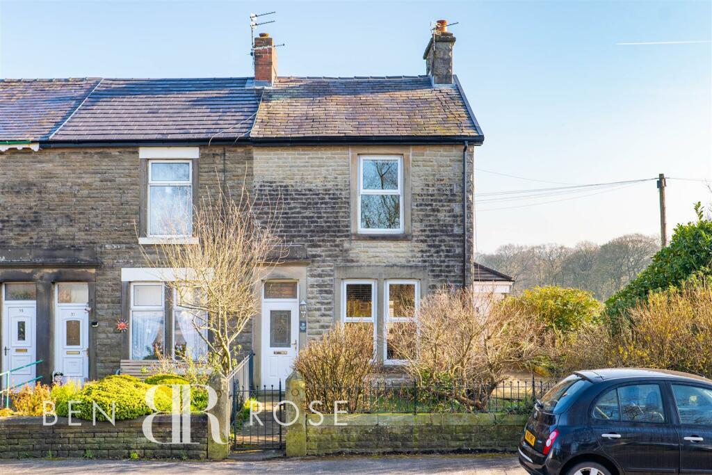 3 bedroom end of terrace house for sale in Sunny View, Abbey Village