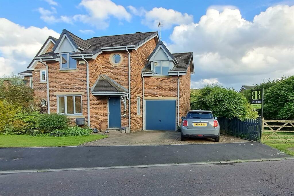 4 bedroom detached house for sale in High Bank, Heapey, Chorley, PR6