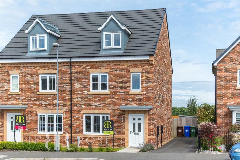 4 bedroom semidetached house for sale in Mill Lane, Coppull, Chorley, PR7