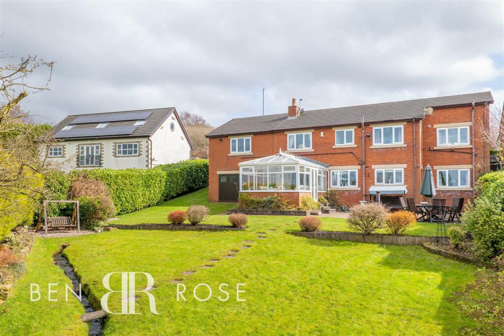 5 bedroom detached house for sale in Blackburn Brow, Chorley, PR6