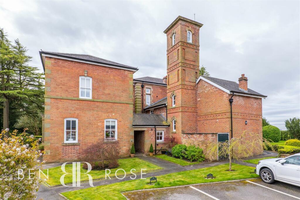 3 bedroom apartment for sale in Runshaw Hall Lane, Euxton, Chorley, PR7