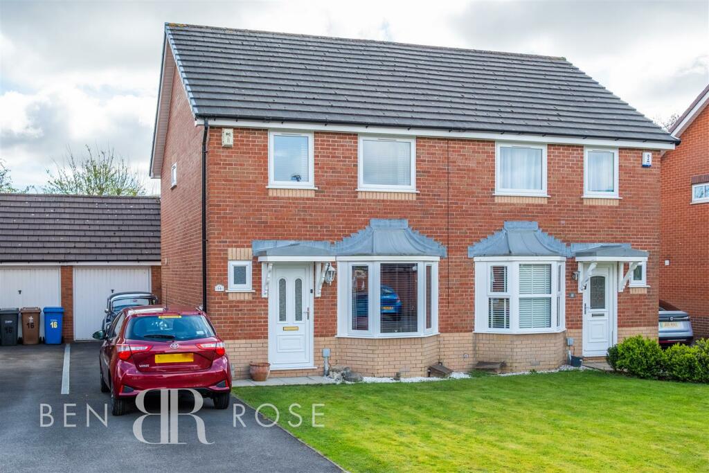 3 bedroom semidetached house for sale in Mile Stone Meadow, Euxton