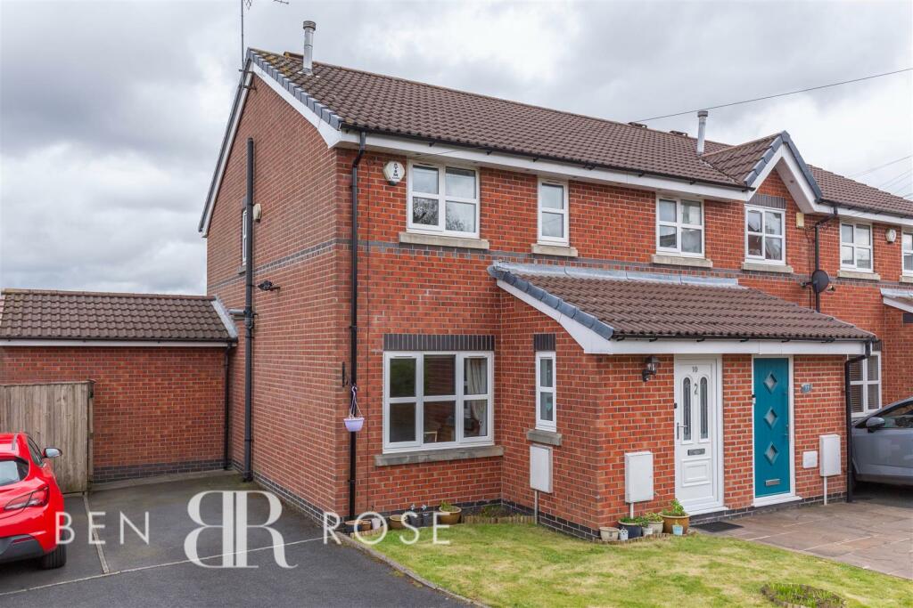 3 bedroom semidetached house for sale in Pilling Close, Chorley, PR7