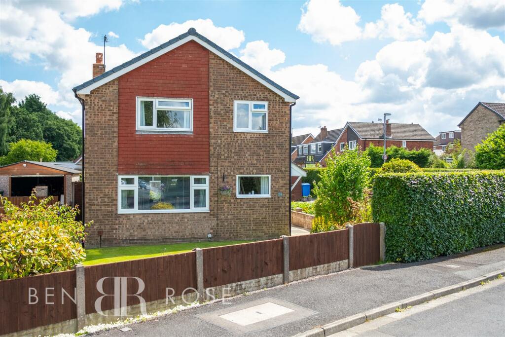 4 bedroom detached house for sale in Princess Way, Euxton, Chorley, PR7