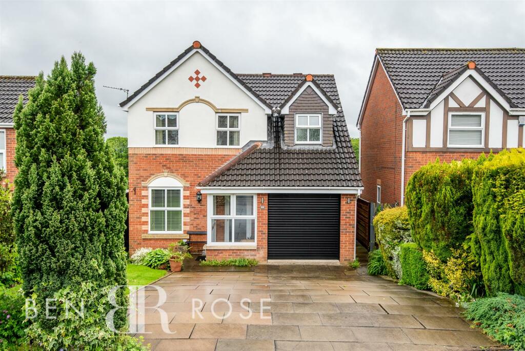 3 bedroom detached house for sale in Foxglove Drive, WhittleLeWoods