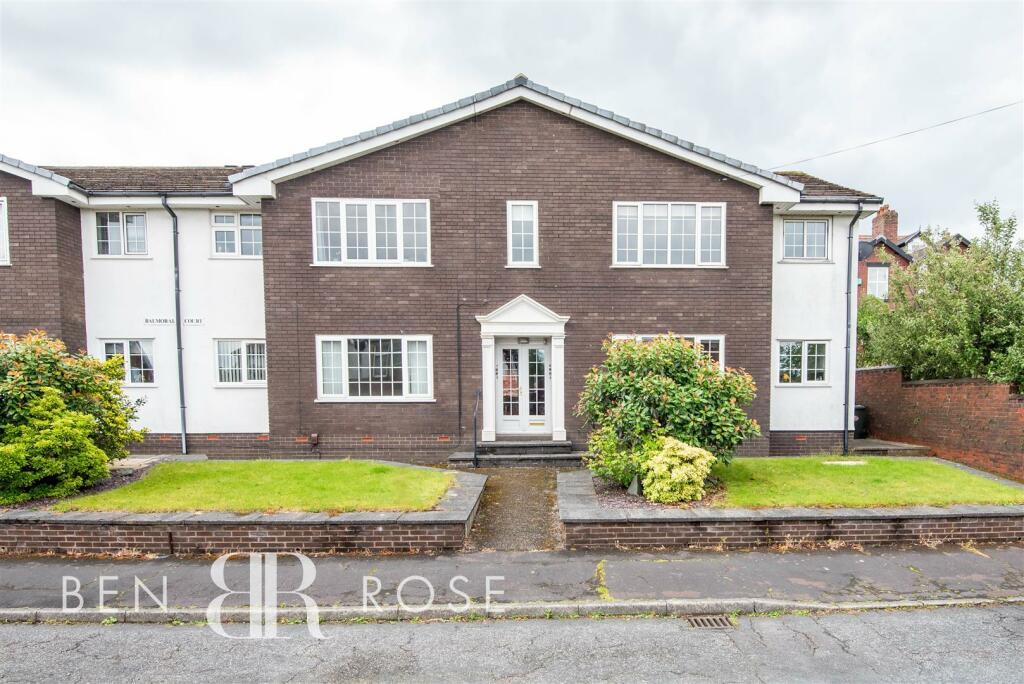 2 bedroom flat for sale in Balmoral Road, Chorley, PR7