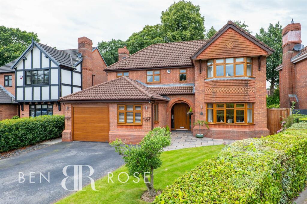 4 Bedroom Detached House For Sale In Dunham Drive Whittle Le Woods