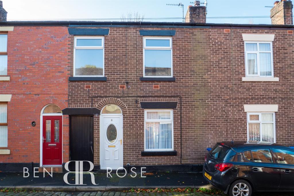 3 bedroom terraced house for sale in Hope Street, Chorley, PR7