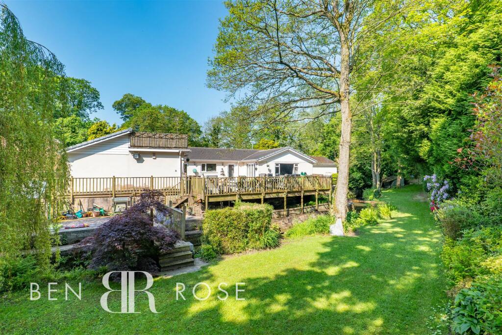 6 bedroom detached bungalow for sale in Wood Lane, Heskin, Chorley, PR7