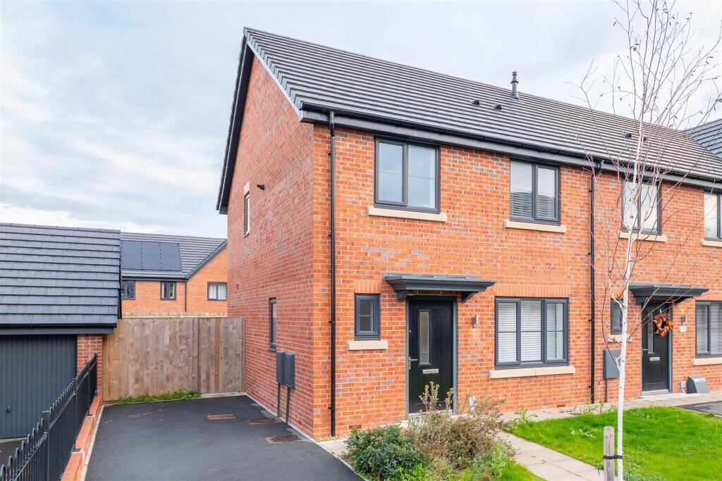 Main image of property: Etford Close, Clayton-Le-Woods