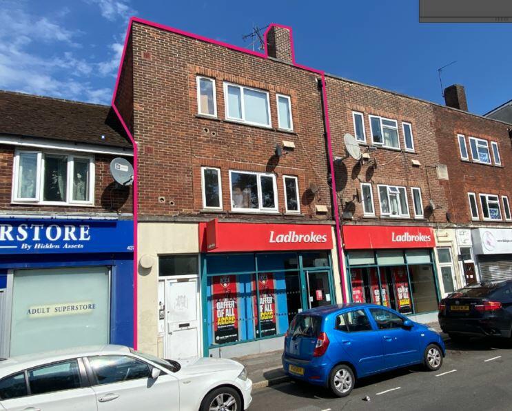 Main image of property: 435 Millbrook Road West, Southampton, Hampshire, SO15 0HX