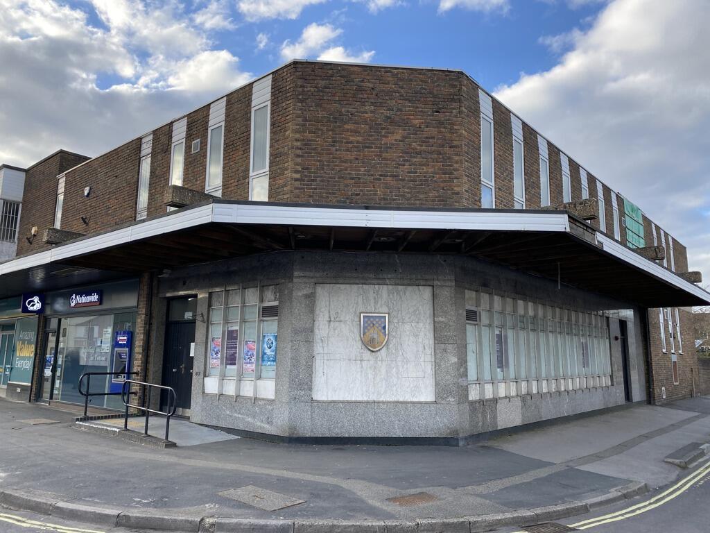 Main image of property: Former Natwest Bank, 43 Commercial Road, Totton, Southampton, Hampshire, SO40 3BX